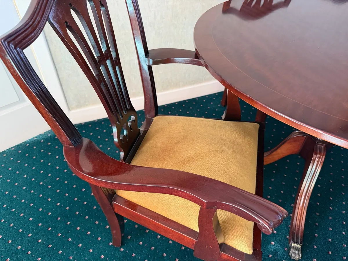 Mahogany Dining Room Table & 6 chairs - Image 2