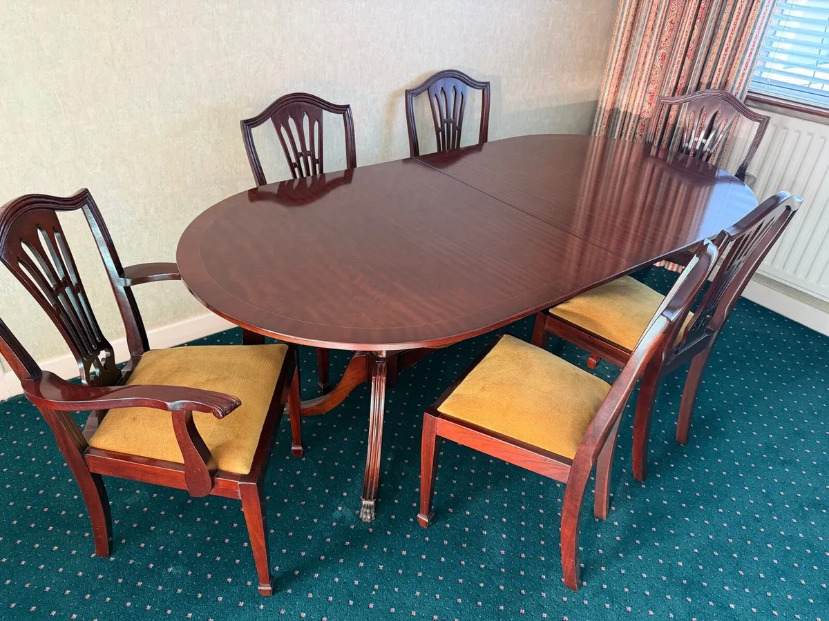 Mahogany Dining Room Table & 6 chairs - Image 3