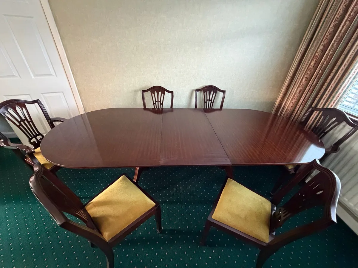 Mahogany Dining Room Table & 6 chairs - Image 4