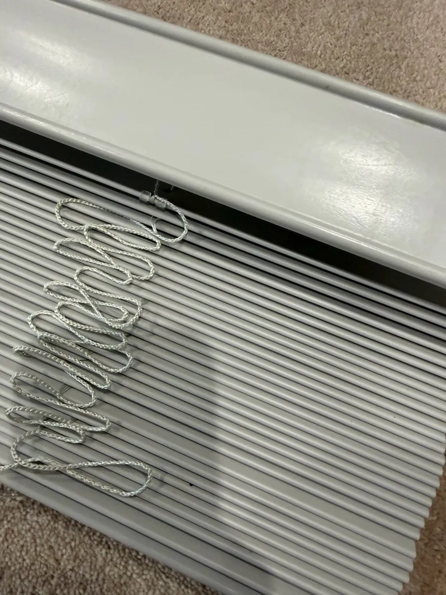 Grey Venetian Blind - Image 2
