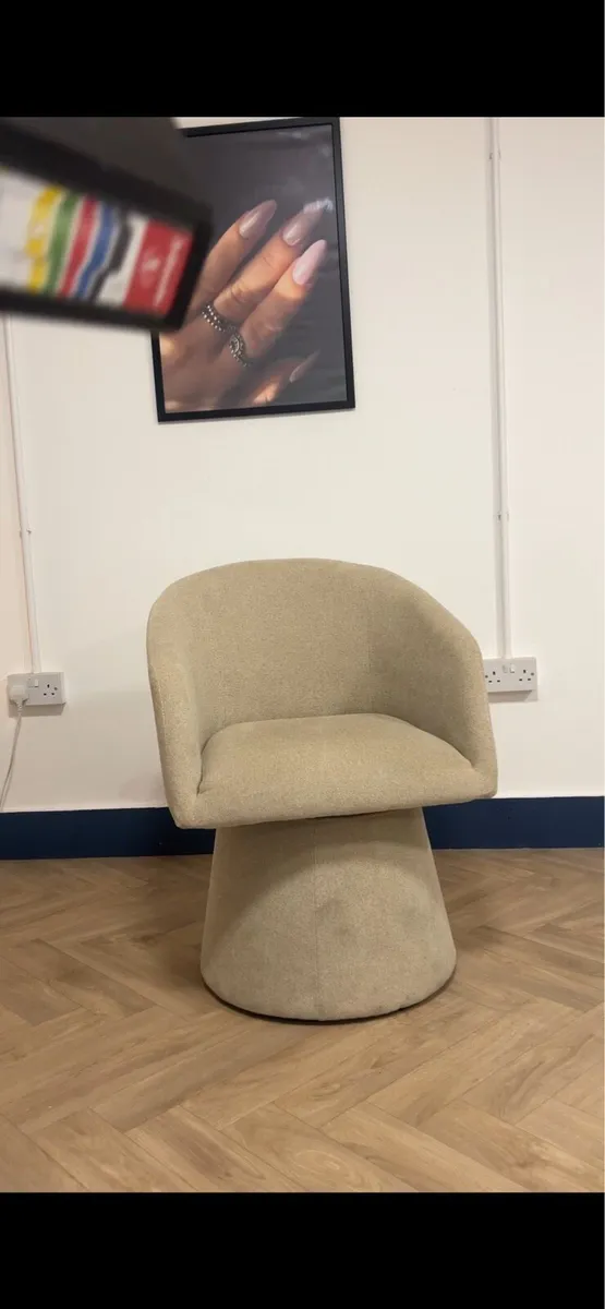 Swivel chair - Image 2