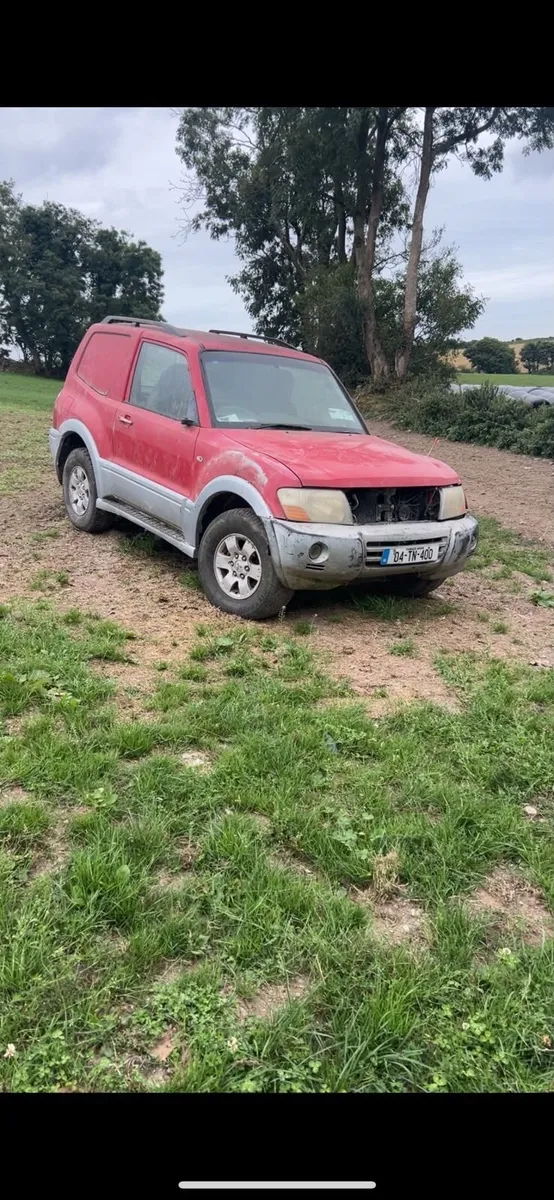 Mitsubishi pajaro breaking - Image 1
