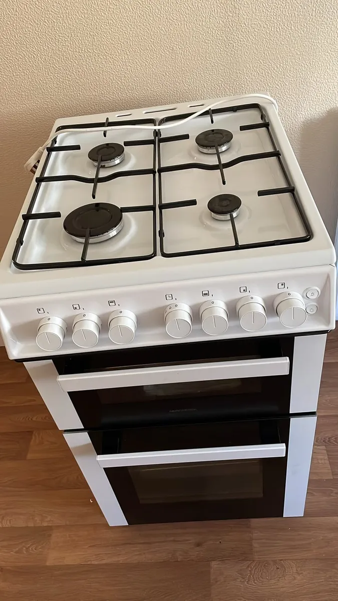 Gas cooker - Image 1