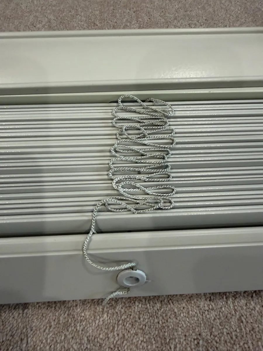 Wooden Venetian Blind - Image 4