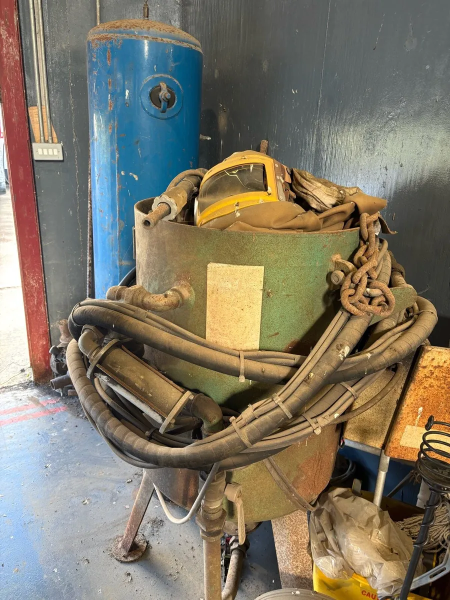 Sandblaster and compressor - Image 1