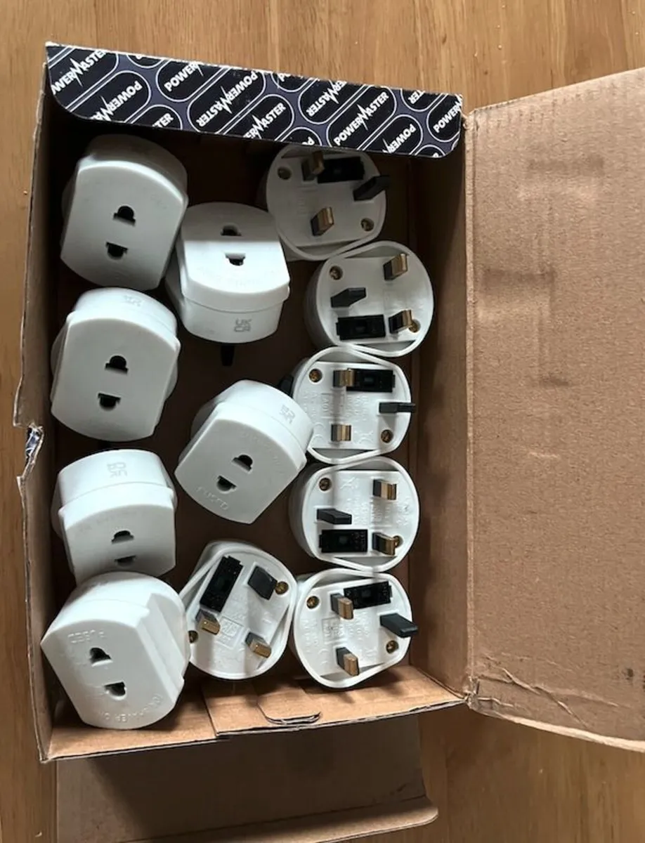 Lot of 20 New 2-Pin to 3-Pin Shaver Adaptors