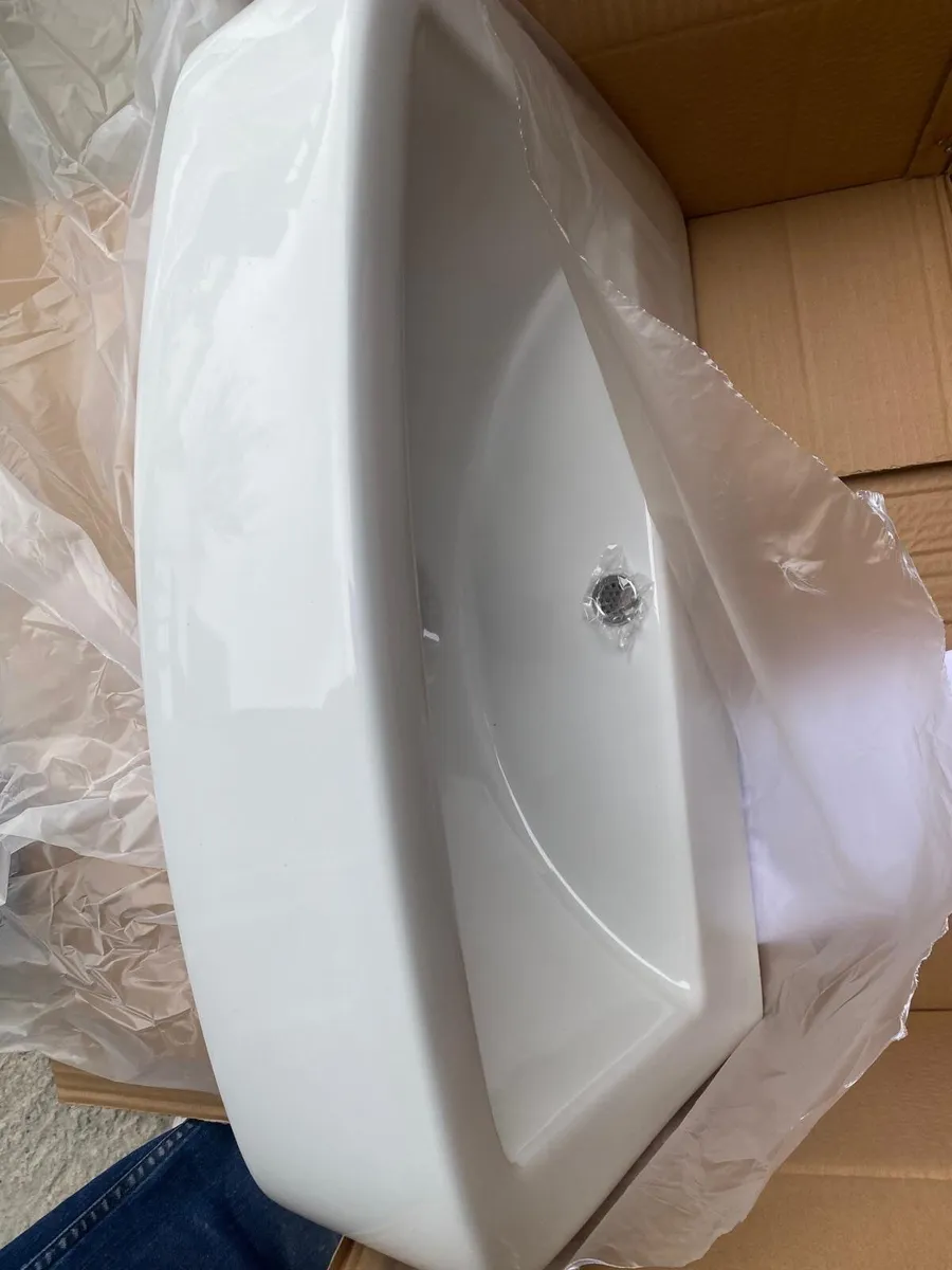 Sinks semi recessed - Image 1