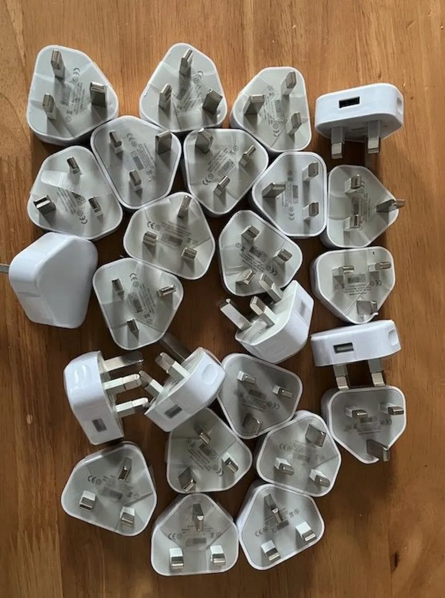 Lot of 25 New White 3-Pin USB Wall Plugs