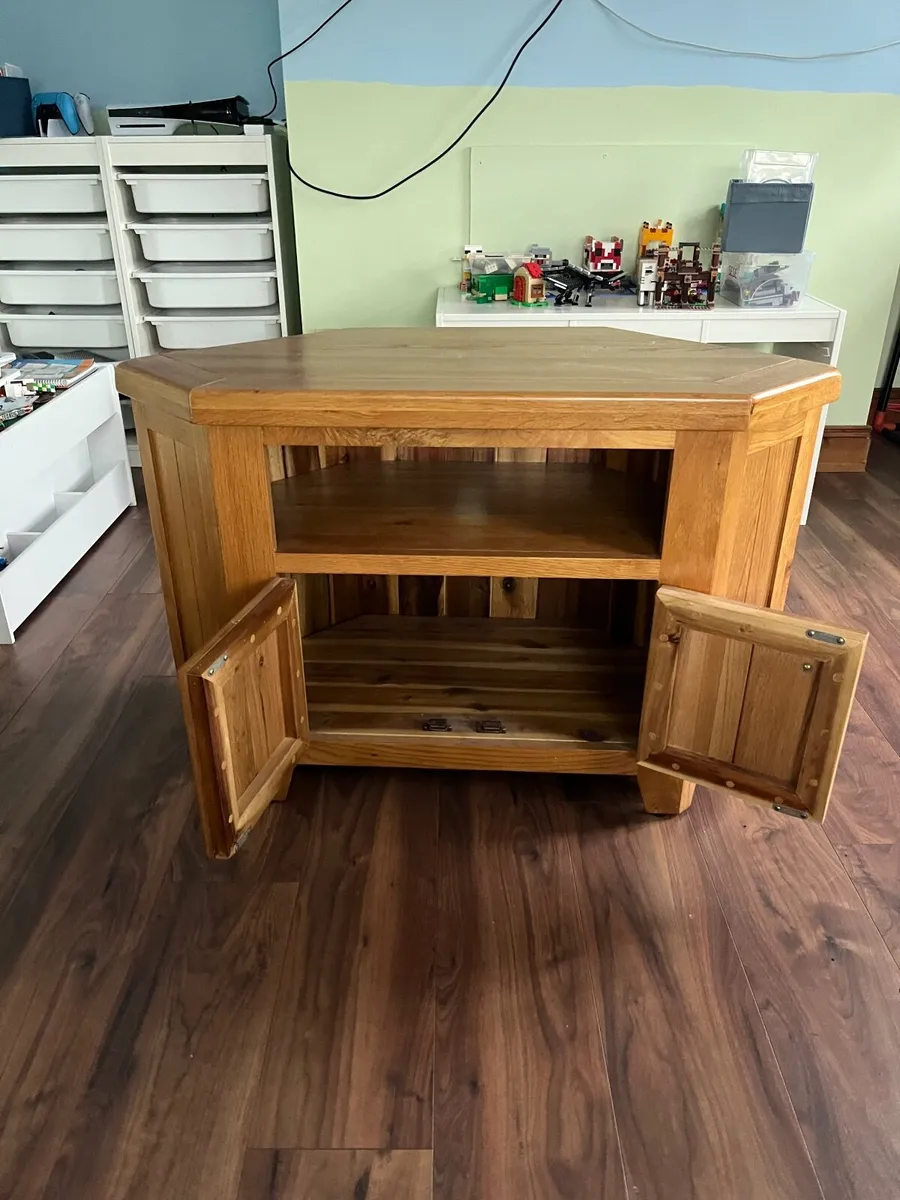 TV Unit - Image 1