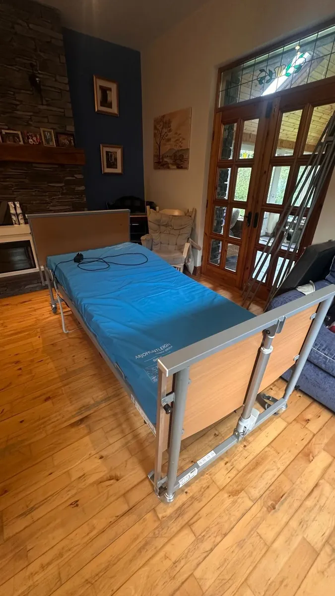 Hospital bed - Image 1