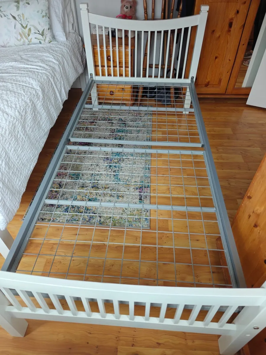 Single bed with optional mattress for sale - Image 2