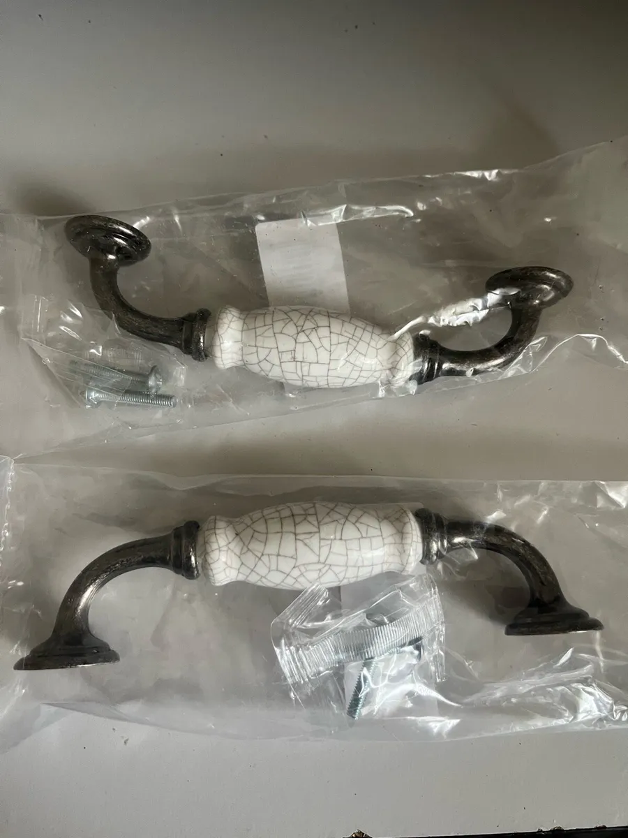 White Crackled Handle