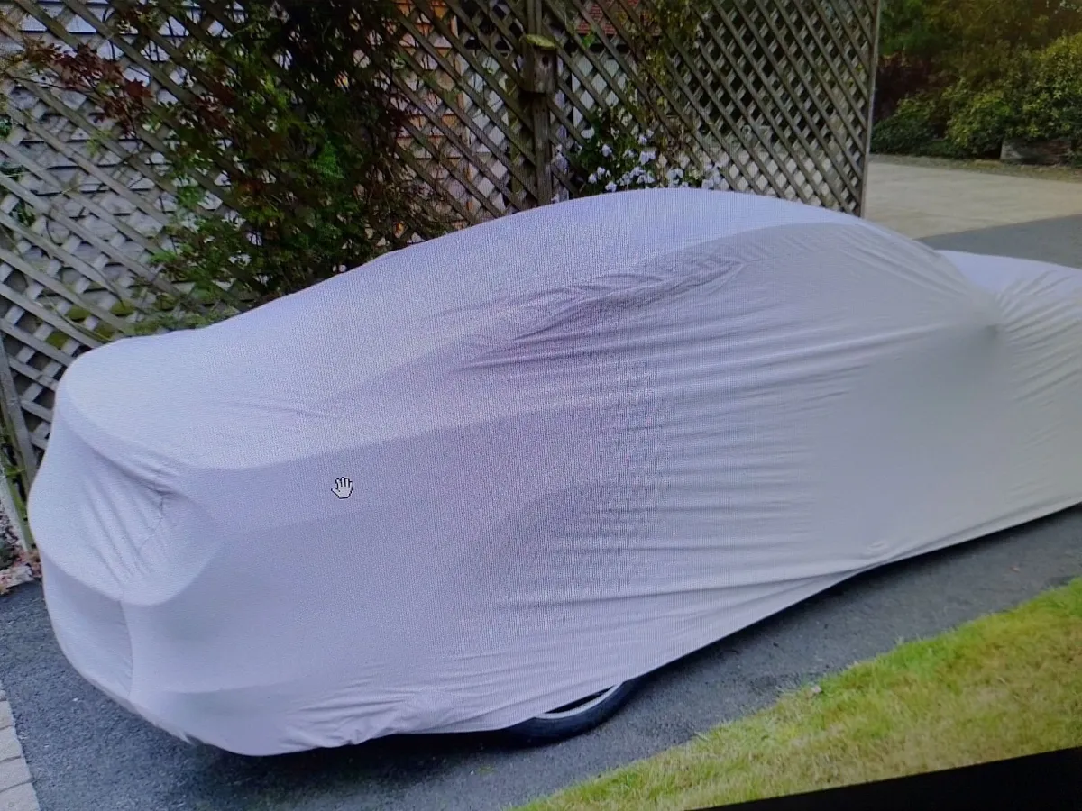 LARGE QUALITY BREATHABLE WATERPROOF CAR COVER. - Image 1