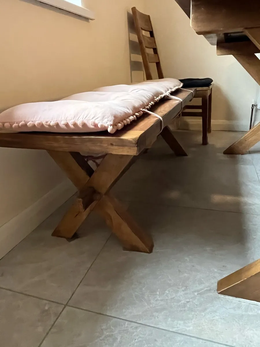 Kitchen table and chairs - Image 2