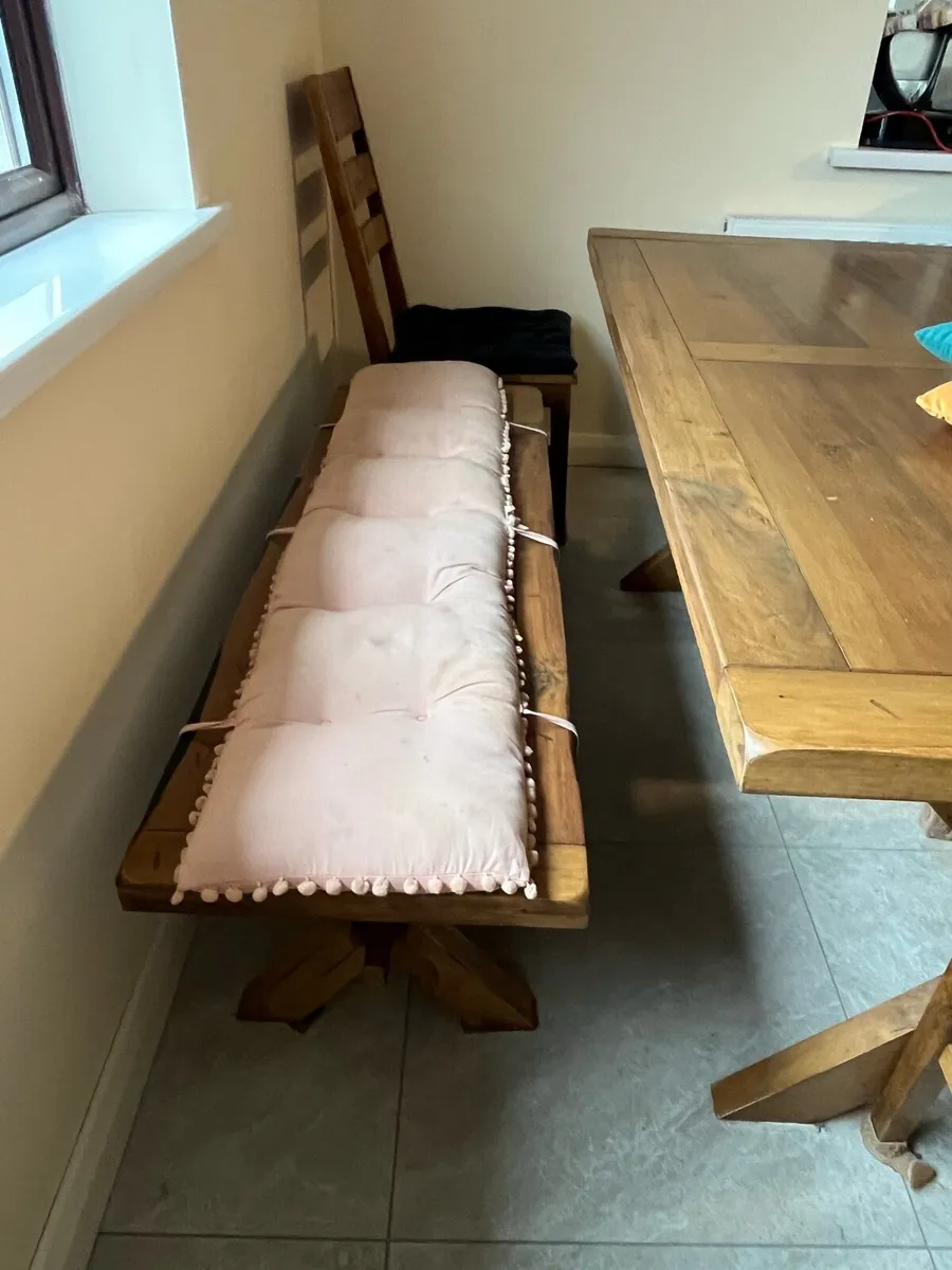 Kitchen table and chairs - Image 3