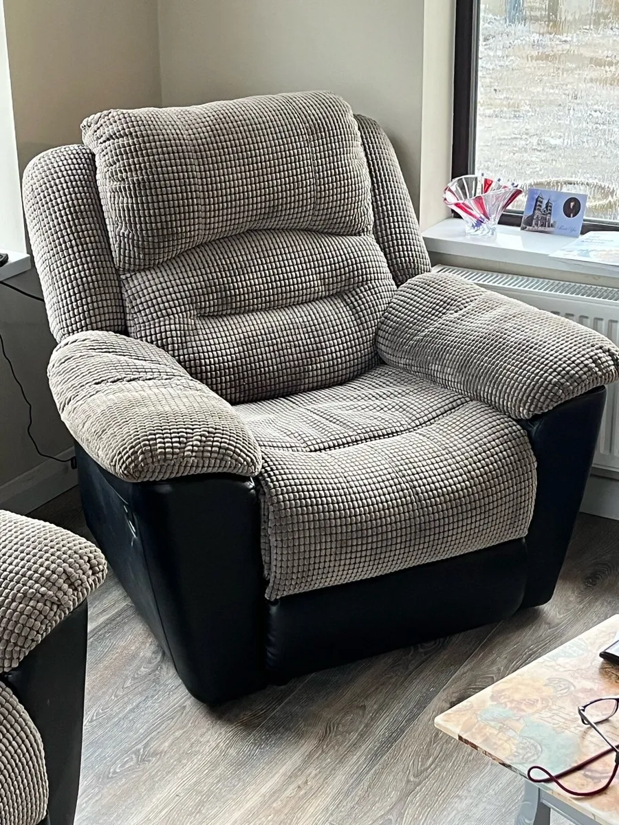 Recliner couch - Image 3