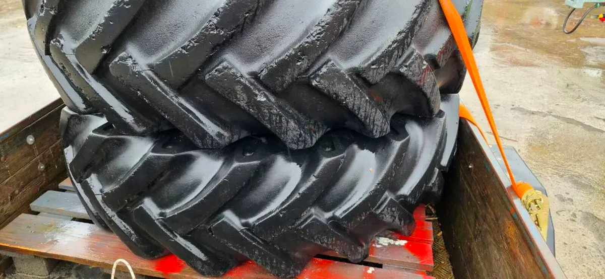 Wheels and tyres 13.6/12 28R - Image 1
