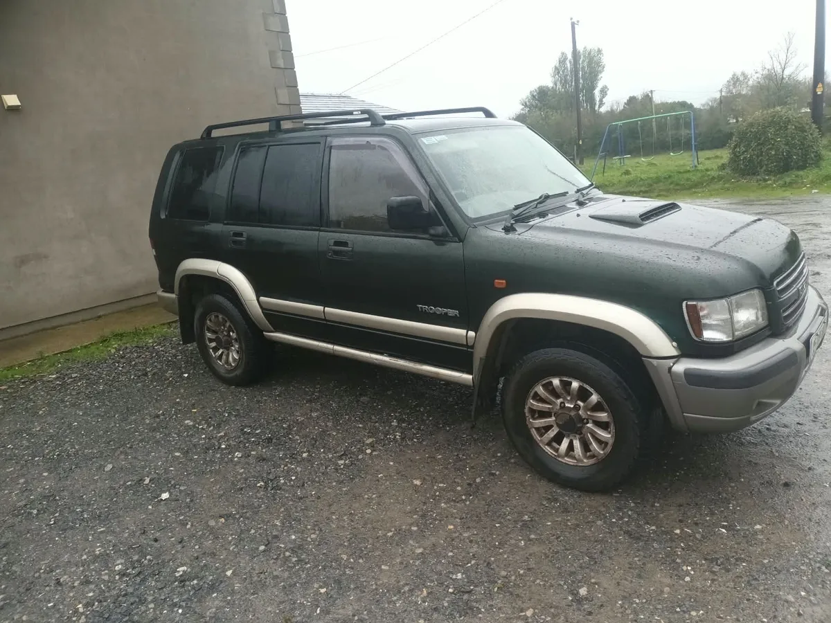 2005 Isuzu Trooper - Image 2