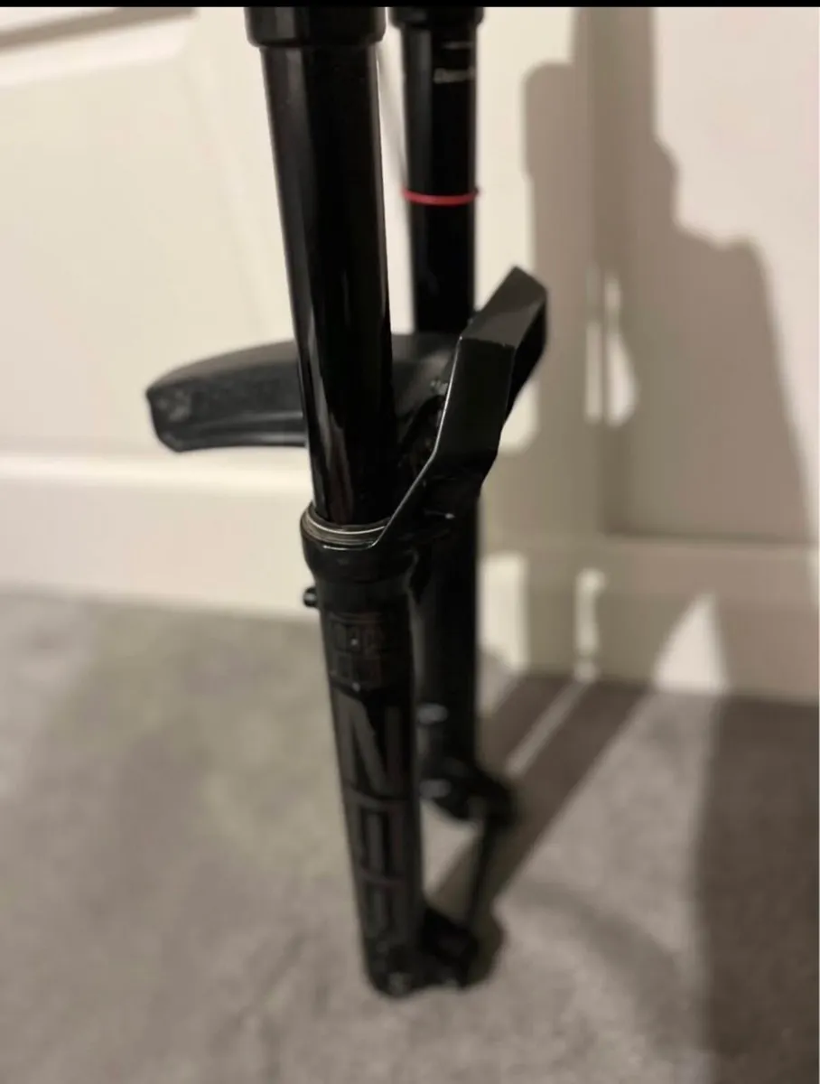 Rockshox zeb 170mm fork - Image 3