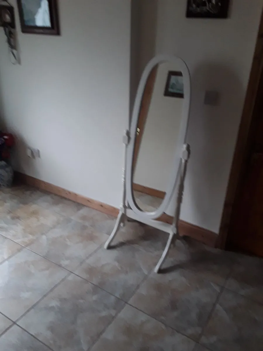 White freestanding wooden mirror - Image 4