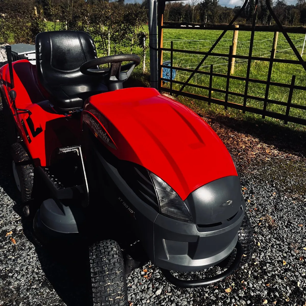 Ride on lawn mower - Image 1