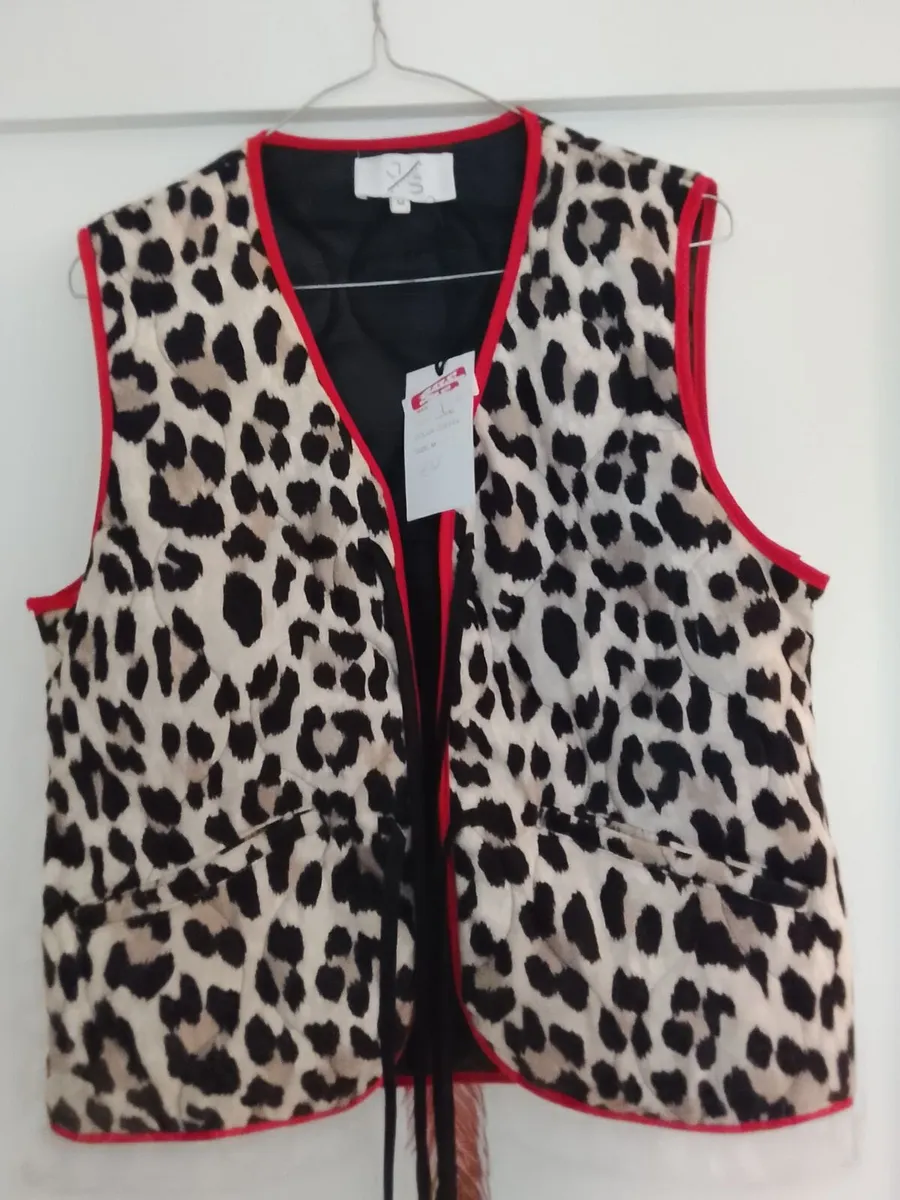 Brand new M Gilet - Image 3