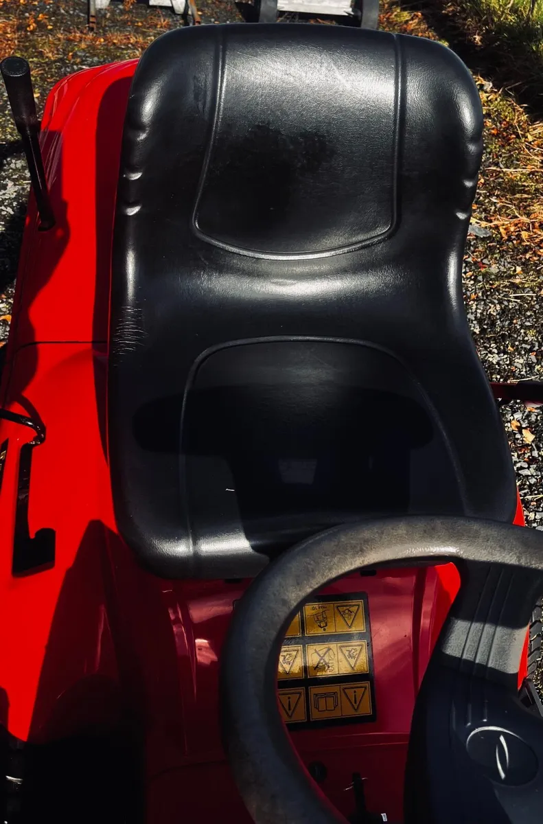 Ride on lawn mower - Image 2