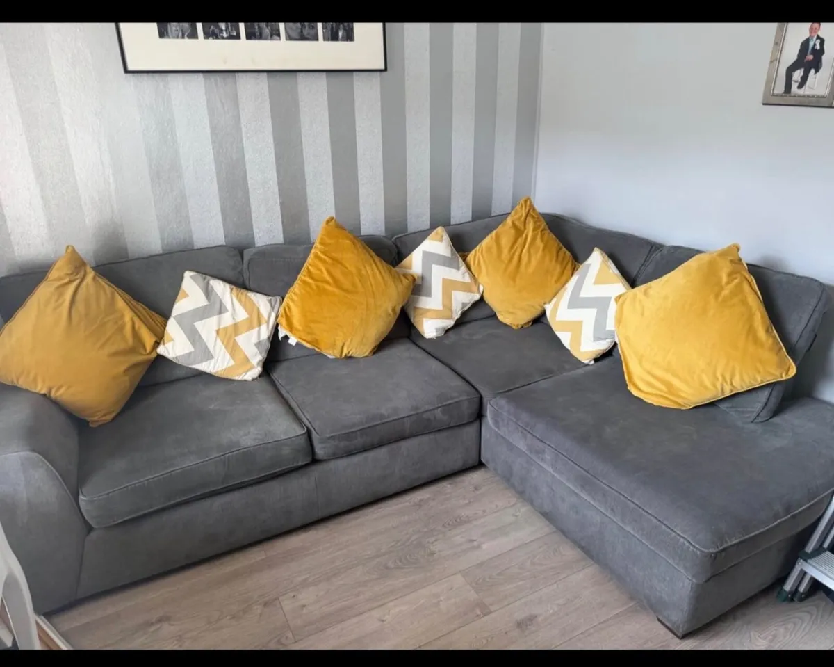 Corner sofa for sale - Image 1