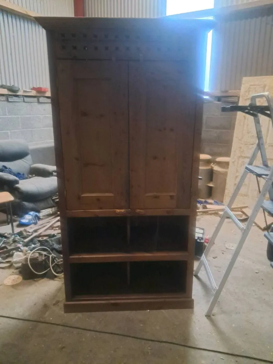Free standing unit
