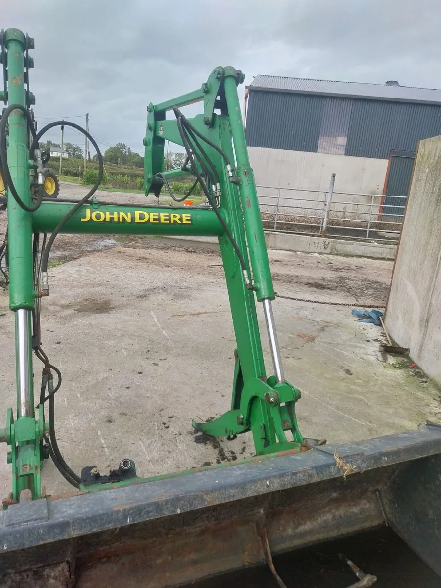 Front loader - Image 2