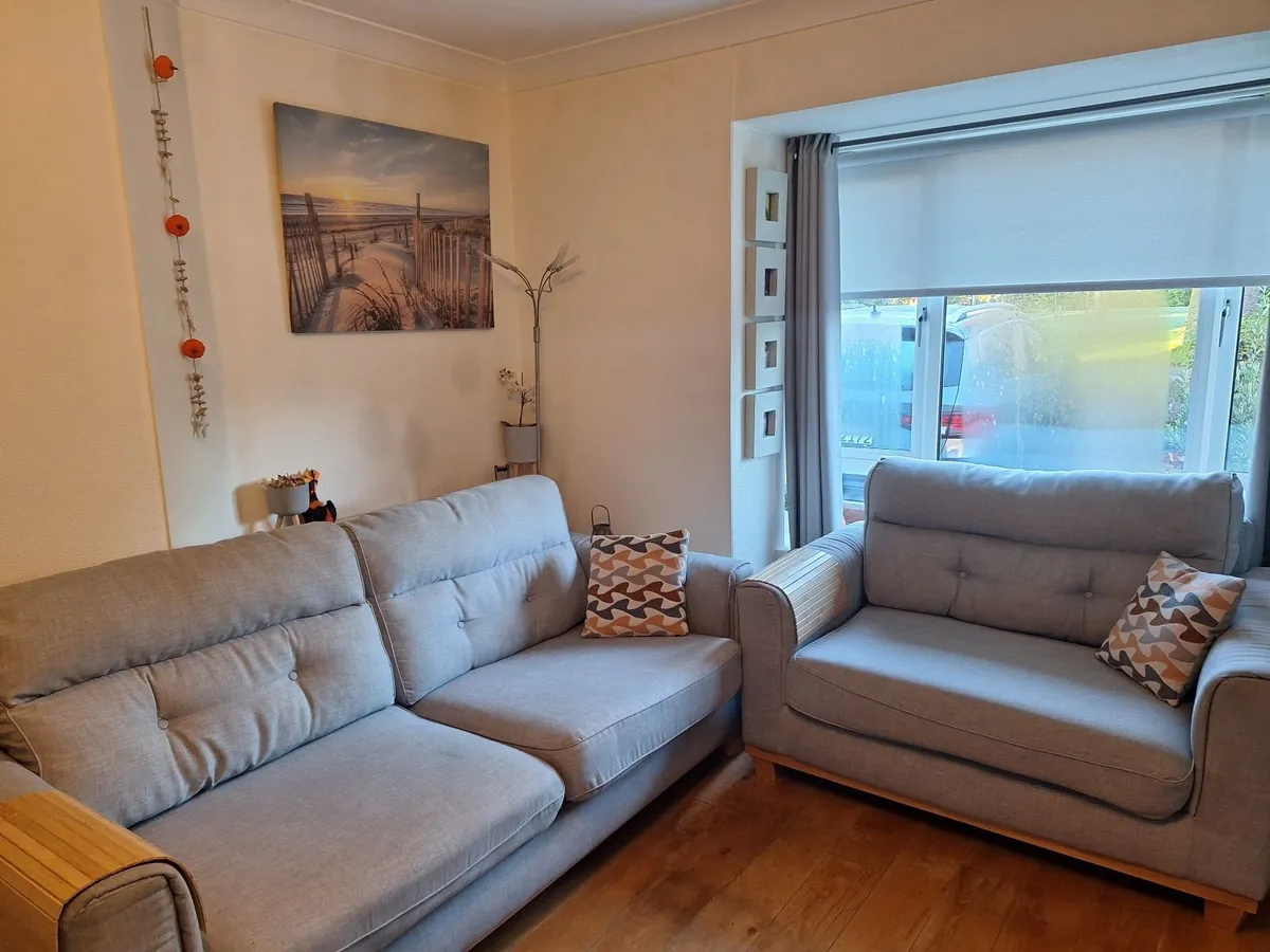 Sofa AS GOOD AS NEW - Image 2