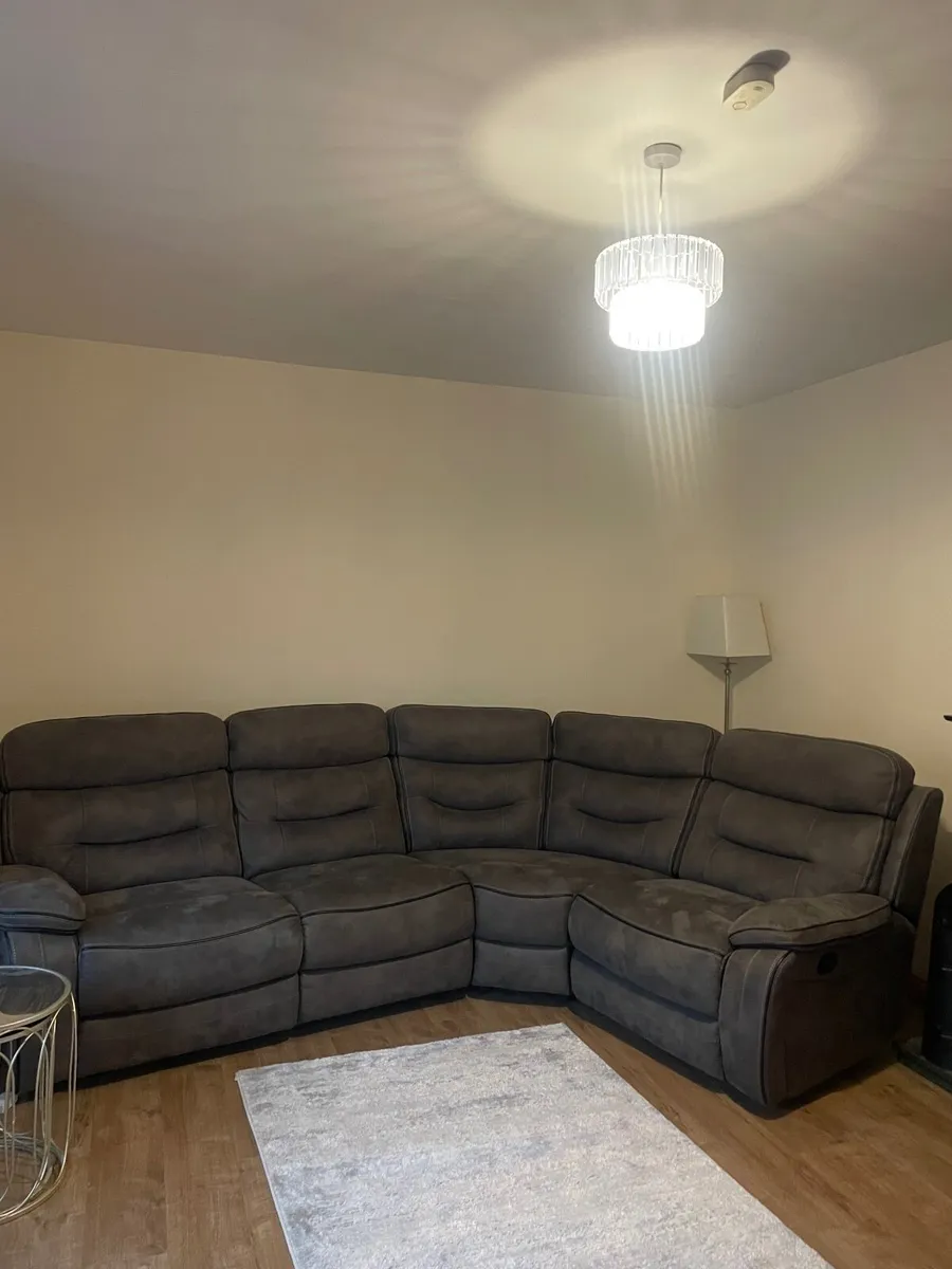 Corner couch / sofa - Image 1