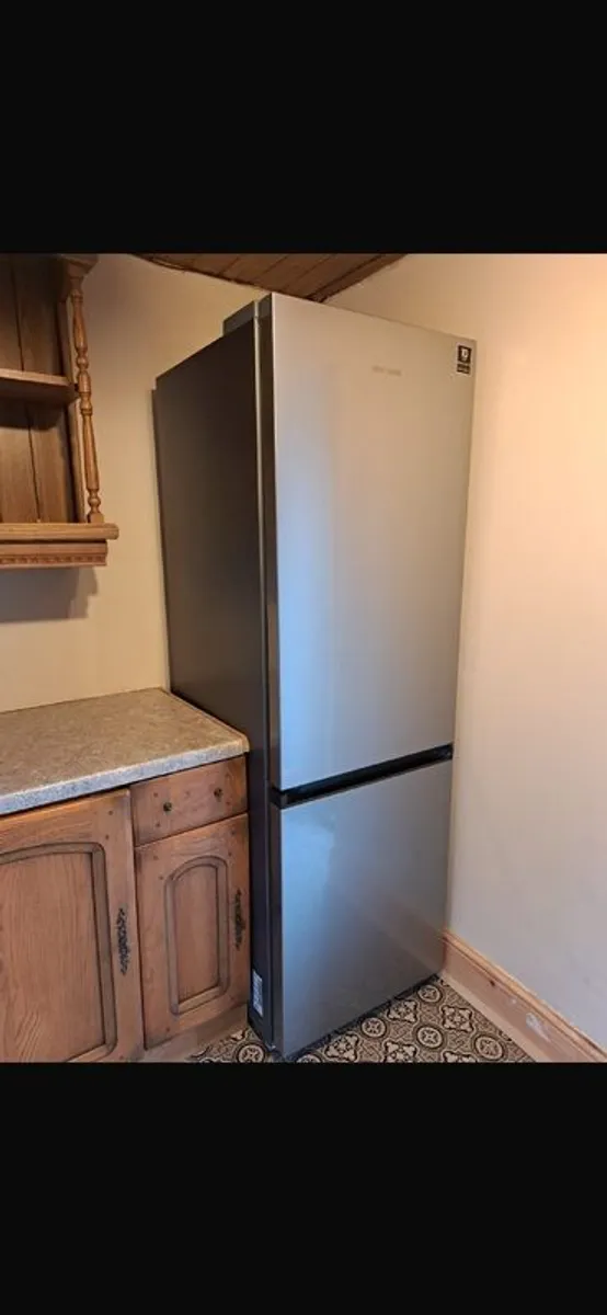 Samsung Series 5 SpaceMax Fridge Freezer - Image 2
