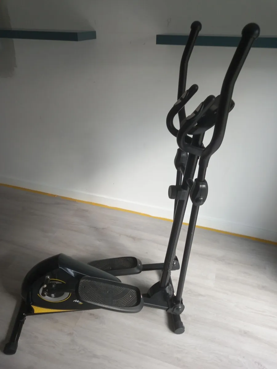 Max Fit Elliptical Cross Trainer . - Image 2