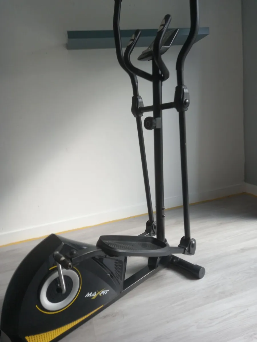 Max Fit Elliptical Cross Trainer . - Image 1