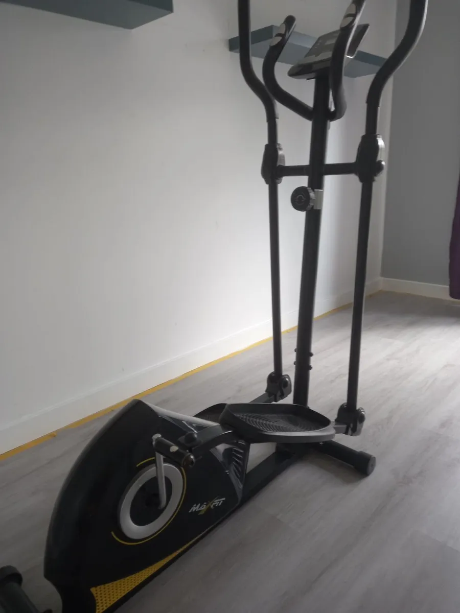 Max Fit Elliptical Cross Trainer . - Image 3