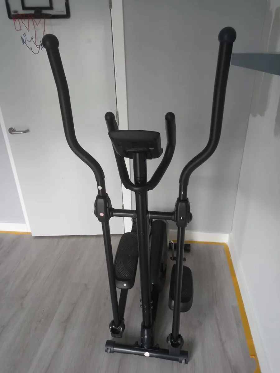 Max Fit Elliptical Cross Trainer . - Image 4