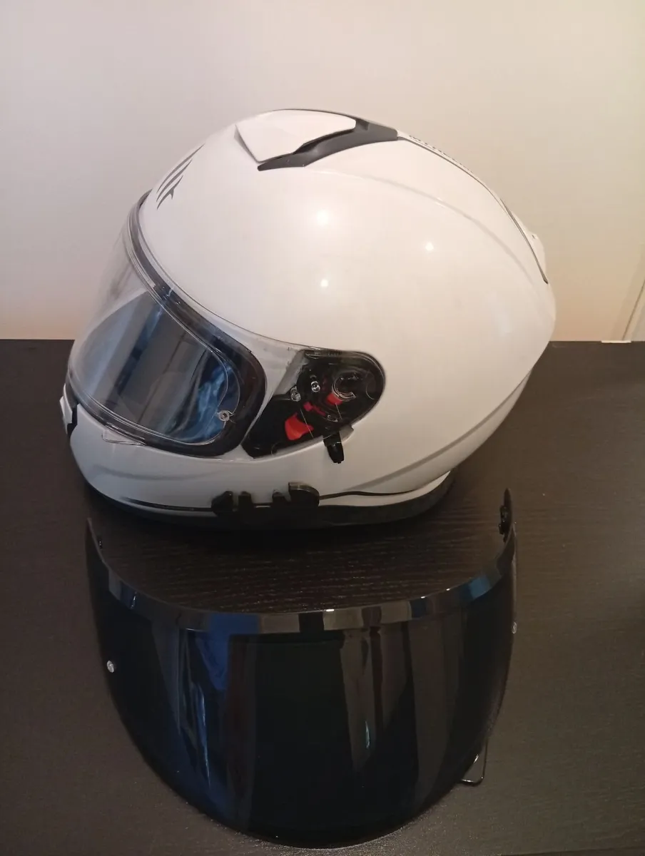 Quality Motorcycle Helmet+tinted visor - Image 3