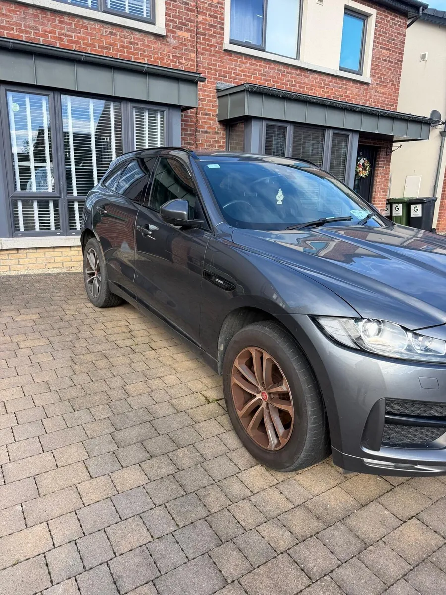 2018 Jaguar F-Pace Breaking for parts - Image 2
