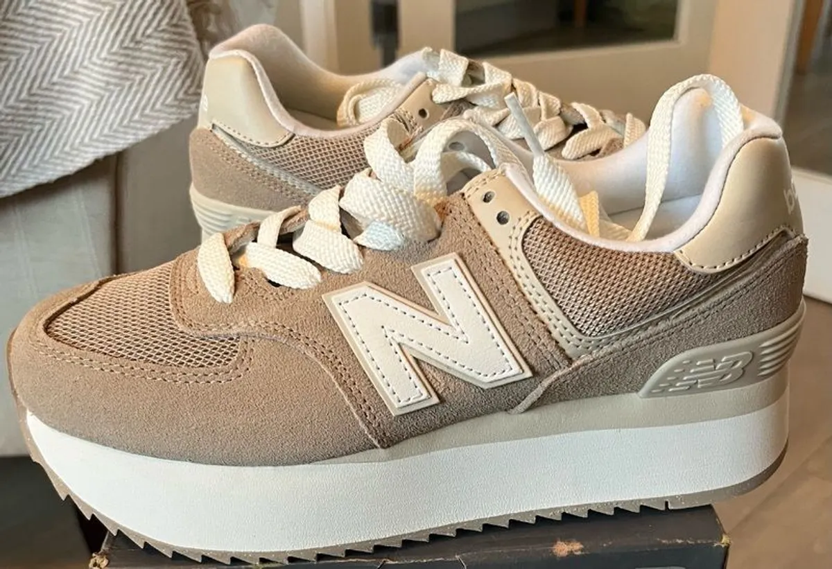 New Balance trainers - Image 1