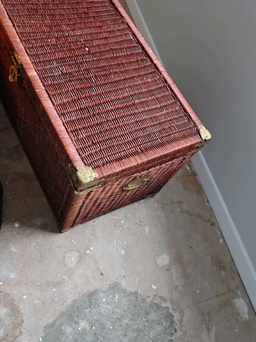 Various - TVs, storage, heater - Image 1
