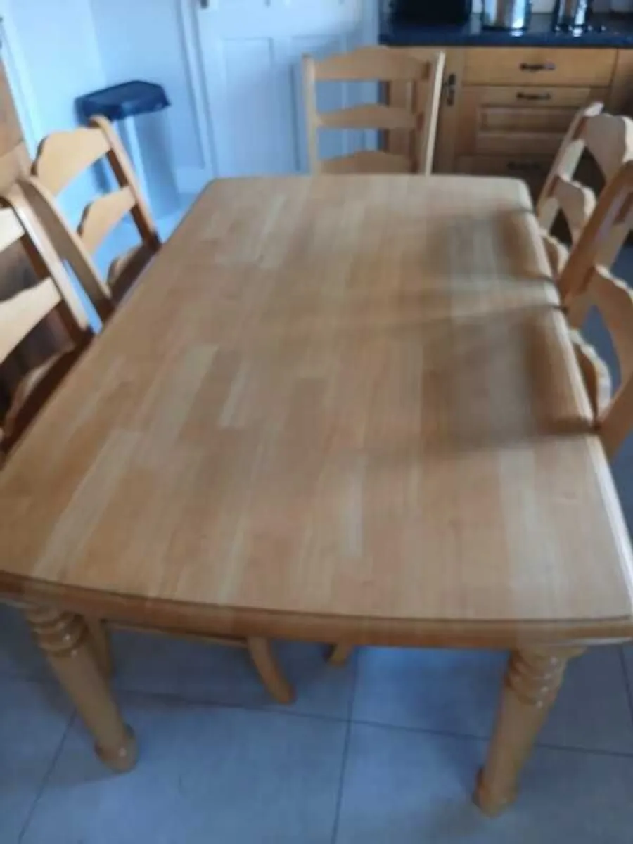 Dining table and chairs - Image 1
