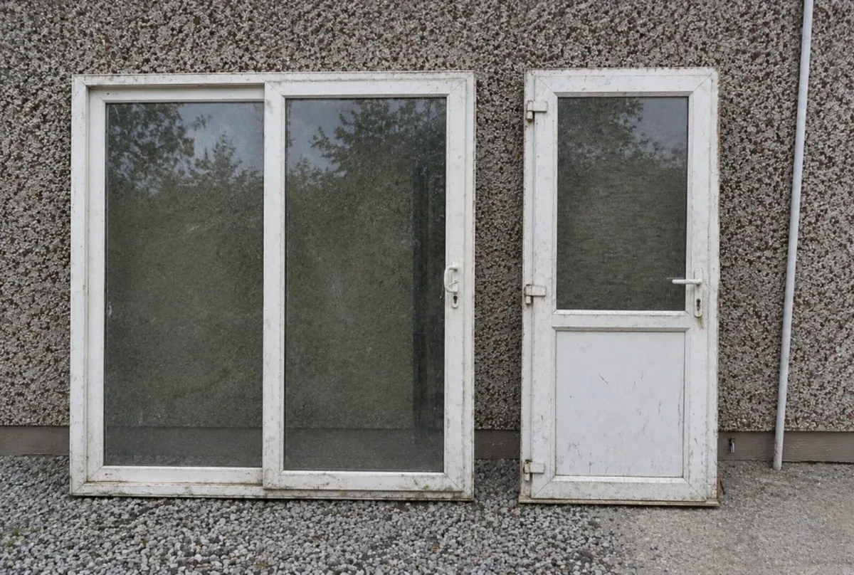UPVC SLIDING DOOR AND SINGLE DOOR NEEDS A WASH