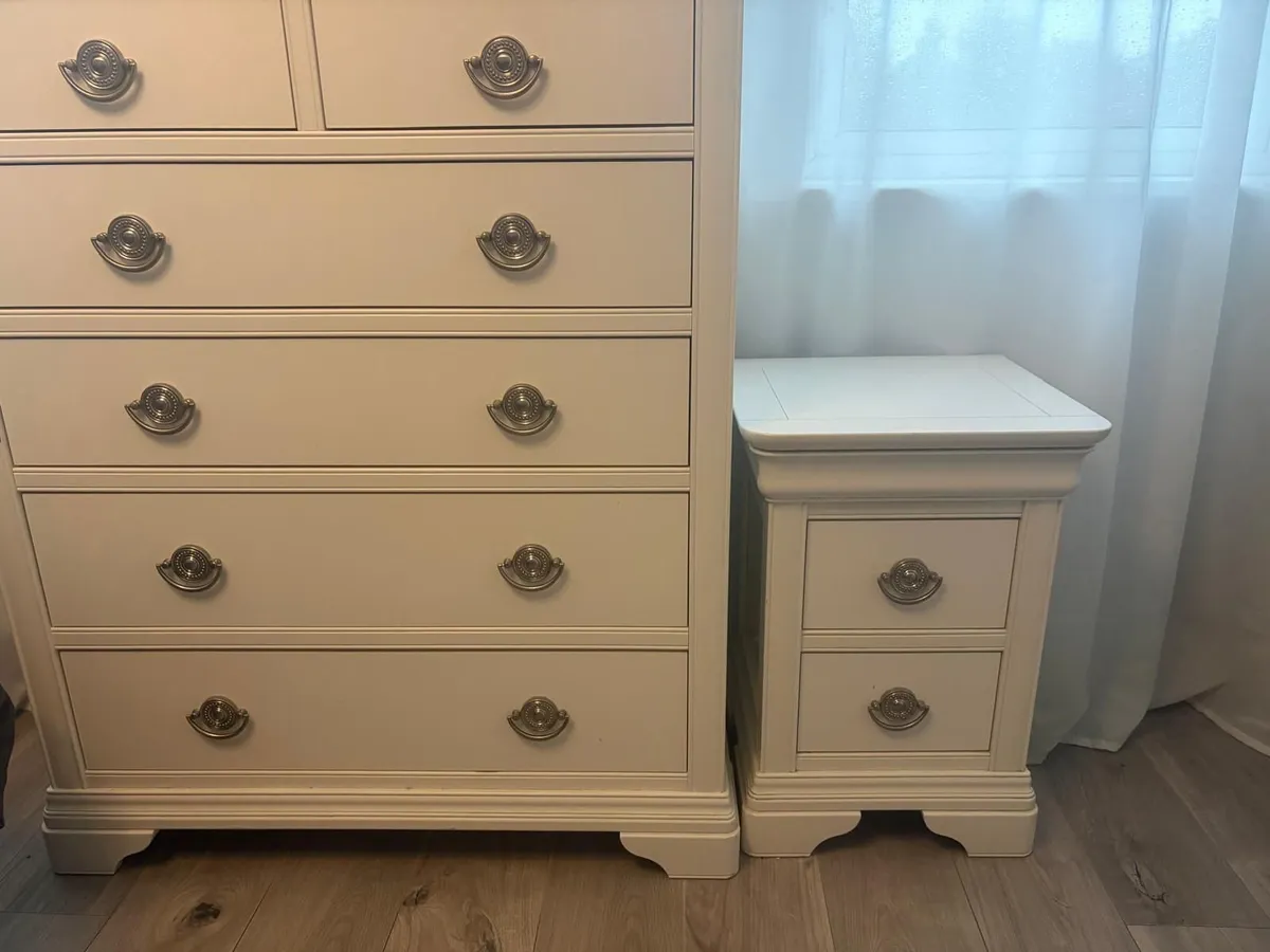 Bedroom furniture - Image 2