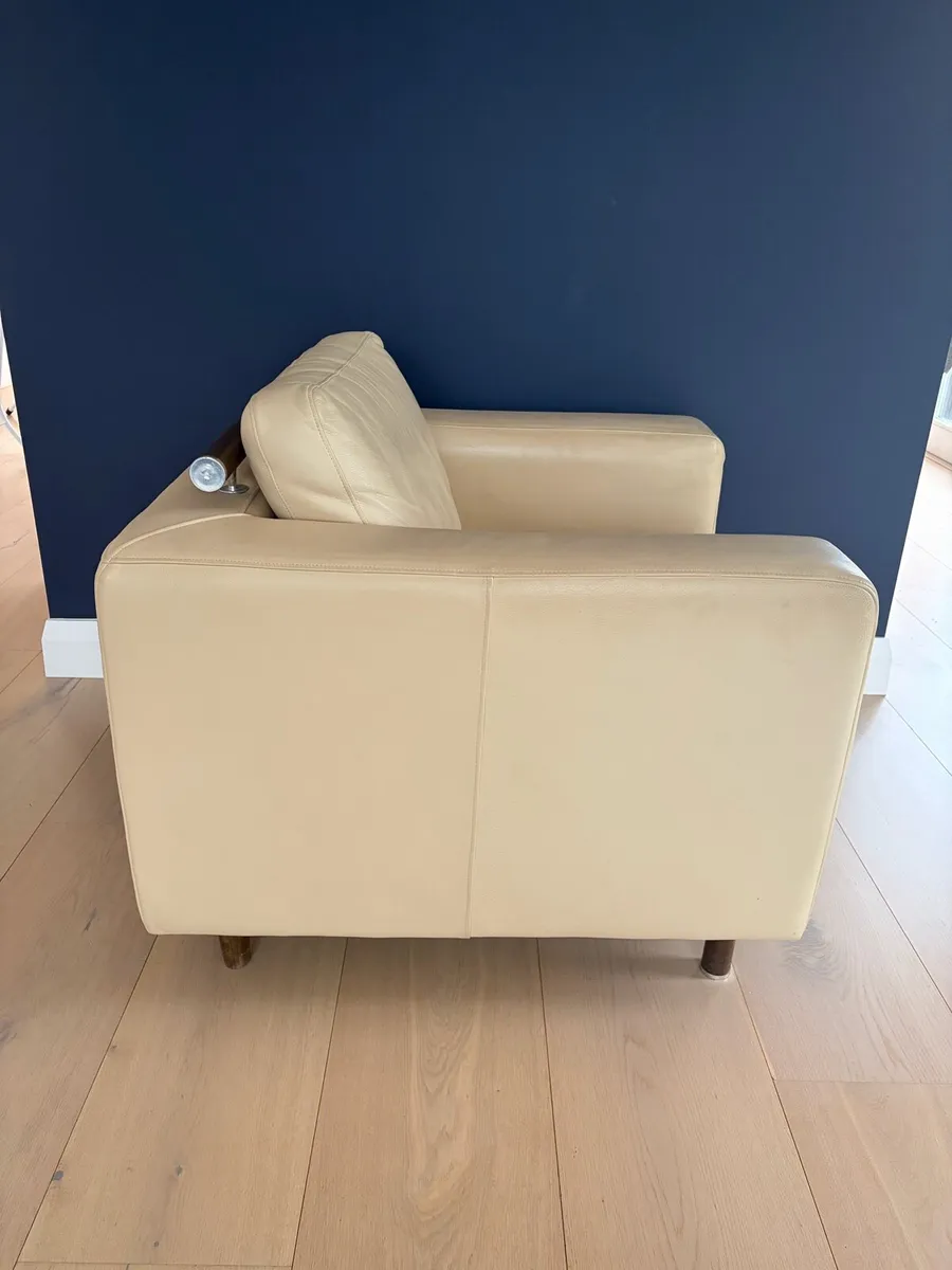 Natuzzi Leather sofa and two arm chairs - Image 3