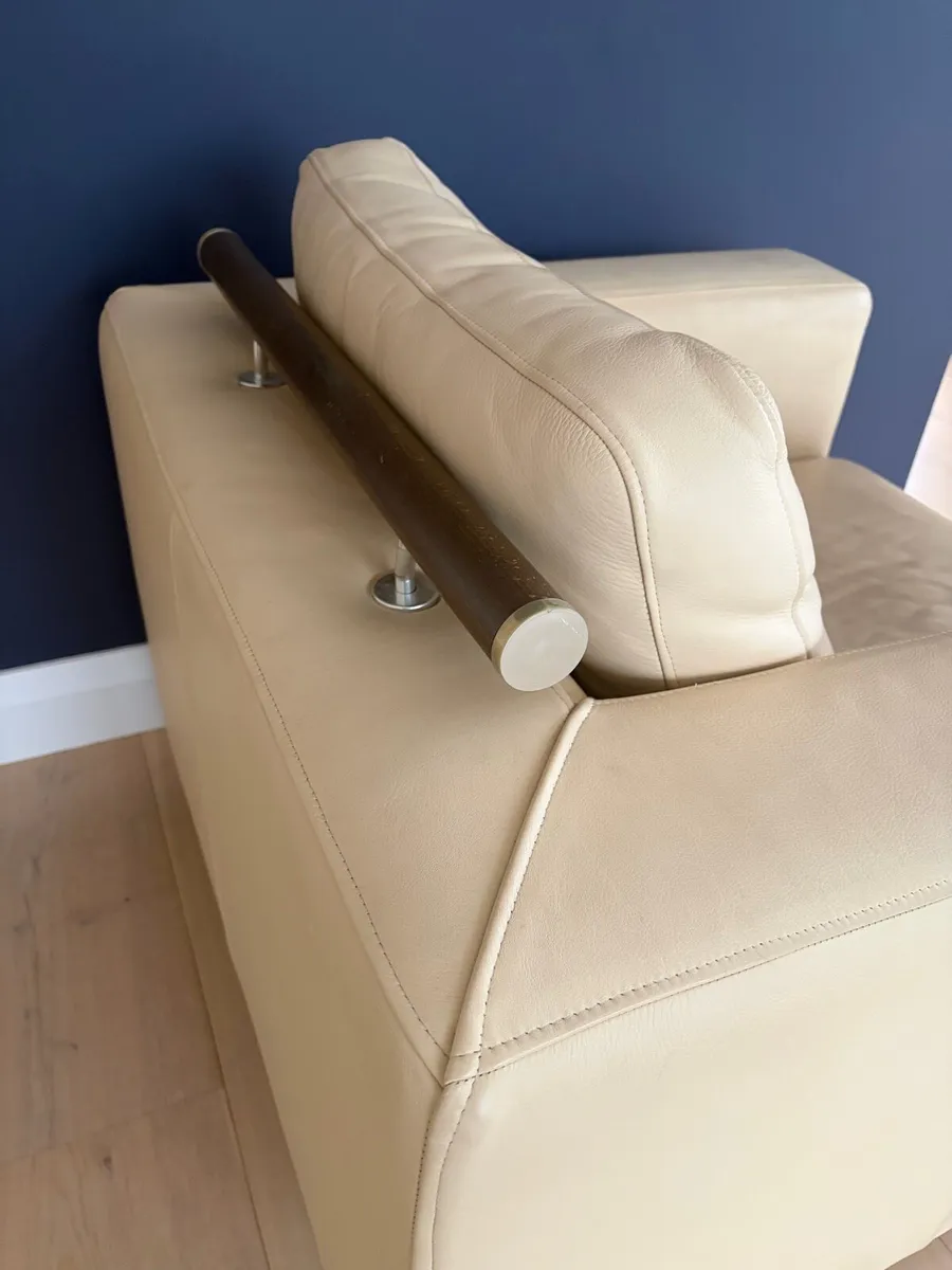 Natuzzi Leather sofa and two arm chairs - Image 4