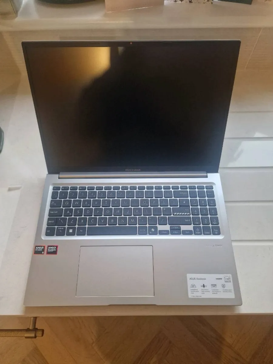 ASUS Vivobook 16 - Image 1