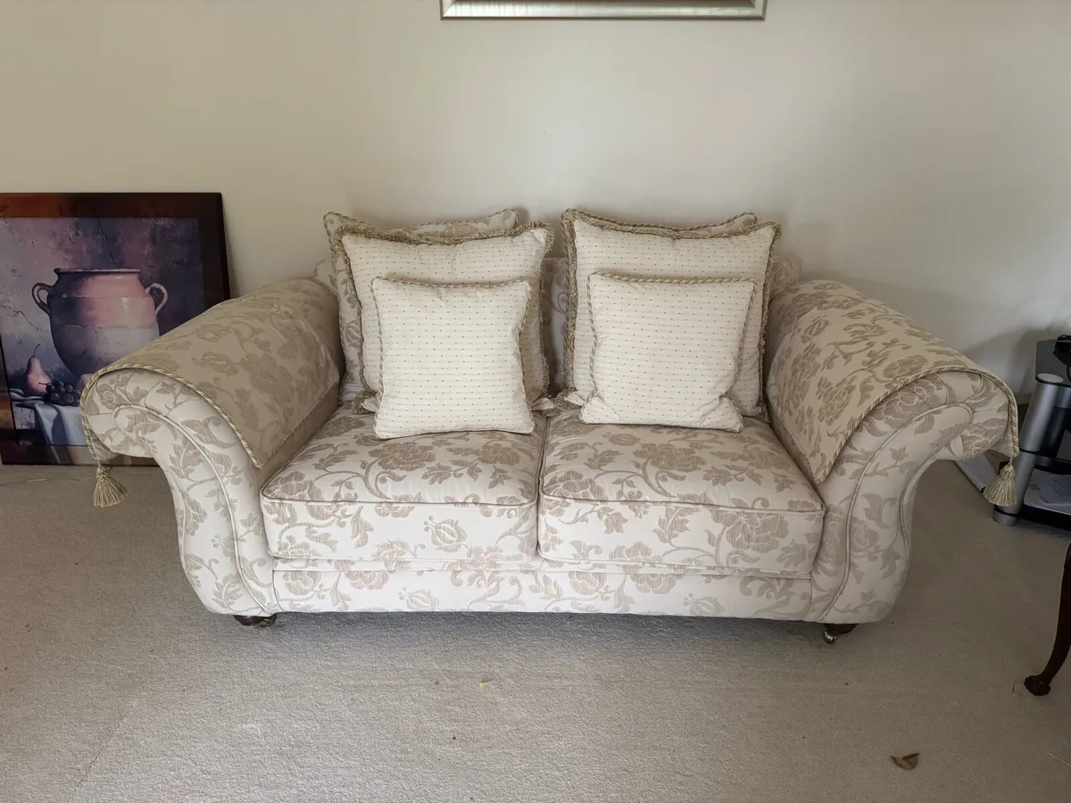 Traditional Sofa - Image 2