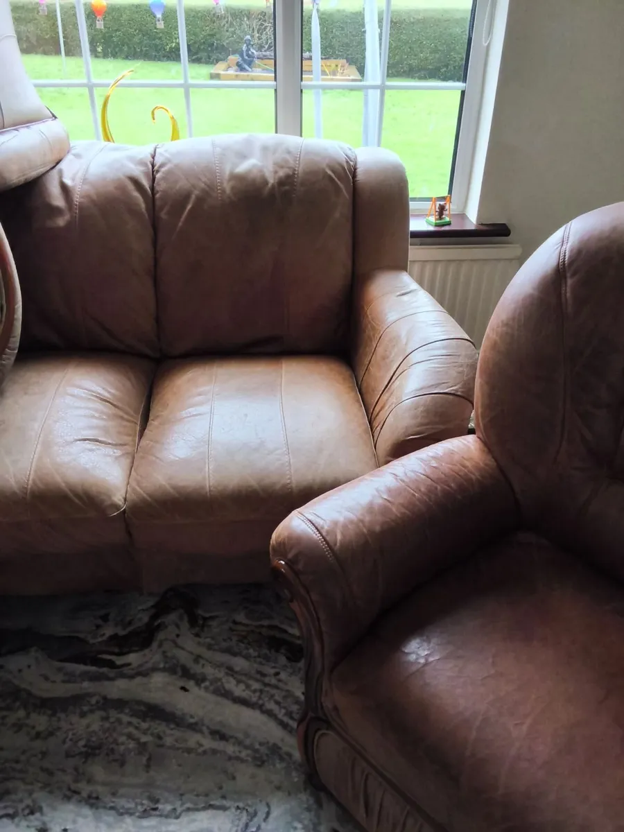 LEATHER 3 seat and 2 seat settee also 2  ArmchairS - Image 1