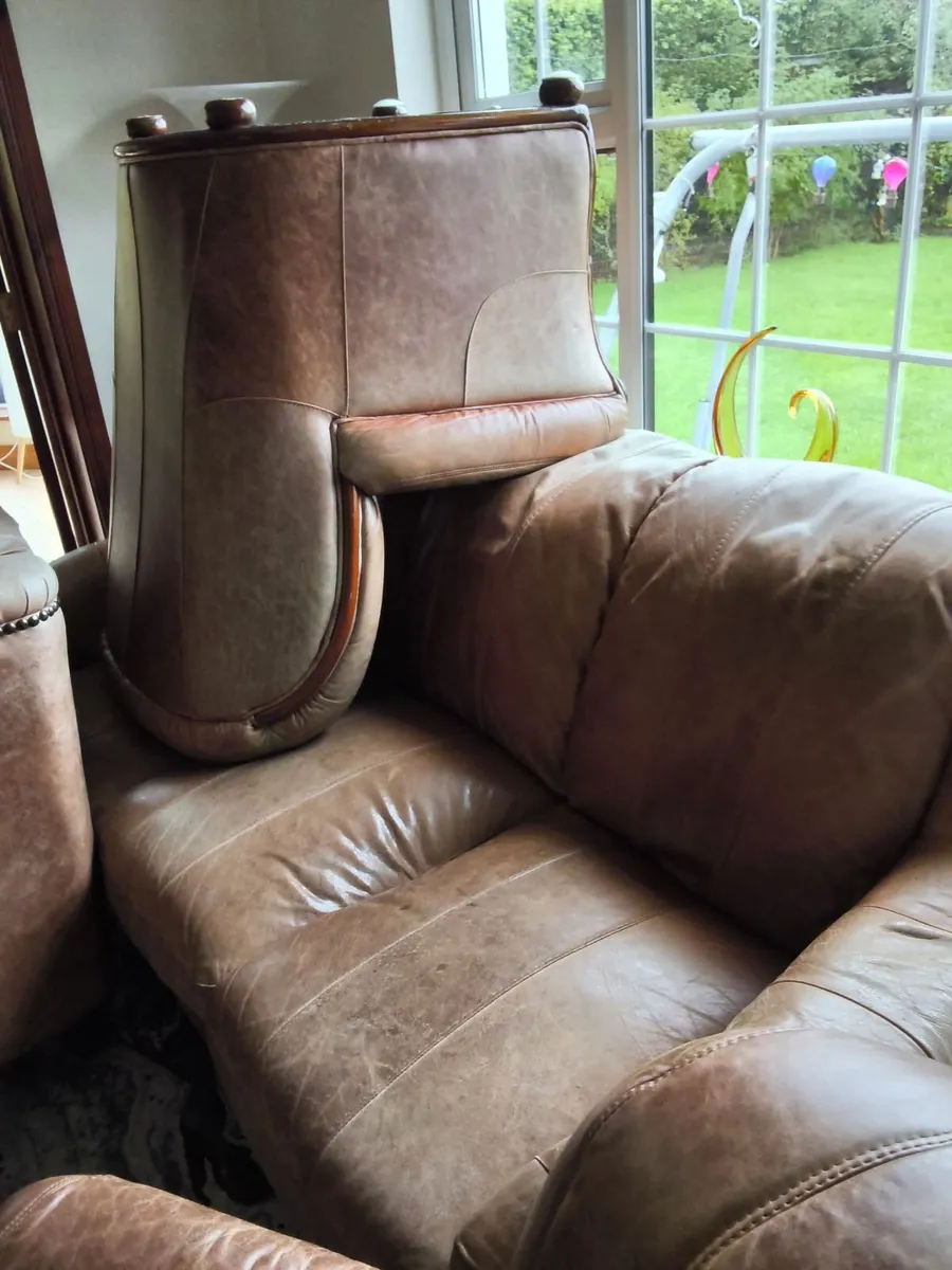 LEATHER 3 seat and 2 seat settee also 2  ArmchairS - Image 4